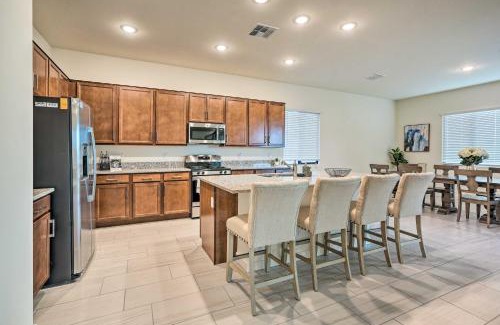 Glendale House | Modern Glendale Retreat Near Stadium - Family & Pet Friendly