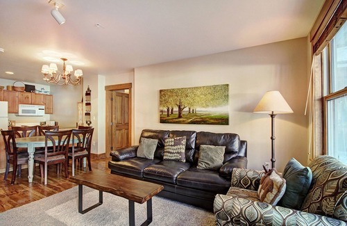 River Run Condo | Modern Ground Floor Unit Steps from Gondola with Great Amenities