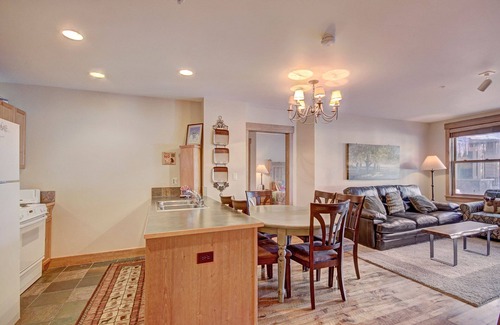 River Run Condo | Modern Ground Floor Unit Steps from Gondola with Great Amenities