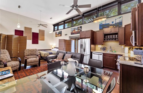 Clarksville House | Modern Guest House with EV Charger & Amazing Amenities