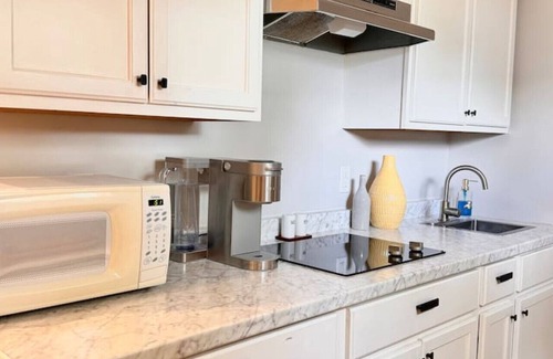 Wetmore Condo | Contemporary Guest Suite Close to Medical Center & La Cantera