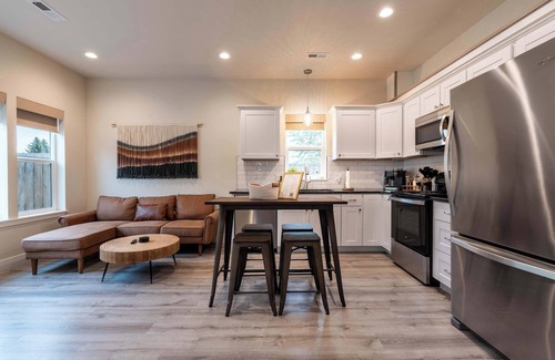 Post Falls House | Modern Home by the River with Game Room & Breakfast