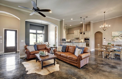 West Cave Estates House | Exceptional Modern Hill Country Retreat with Spa & Breakfast