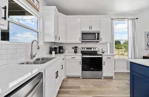 Dripping Springs House | Guest Rated 10/10: Modern Hill Country Farmhouse Views