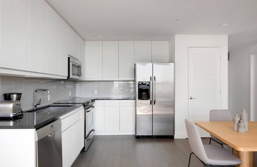 Hoboken Apartment | Modern Hoboken 2BR with Gym, Doorman & Pet-Friendly Perks
