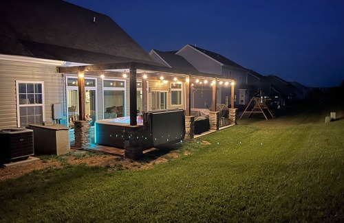 Christiansburg House | Inviting Hokie Home with Hot Tub, Tesla Charger & Breakfast
