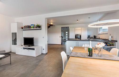 Hilzingen Apartment | Modern Holiday Apartment "Schmuckstück" with Spa & Mountain View