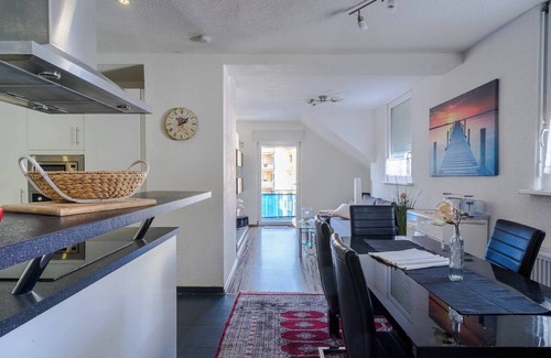 Altstadt Apartment | Modern "Konstanz City im Paradies" Apartment with Ocean View