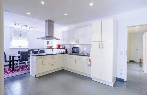 Altstadt Apartment | Modern "Konstanz City im Paradies" Apartment with Ocean View