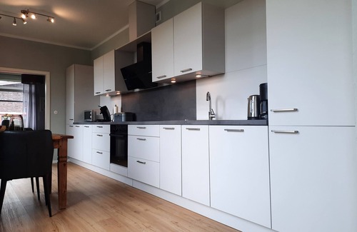 Wilhelmshaven House | Chic Holiday Home with Ocean View & Spa - Guest Rated 10/10