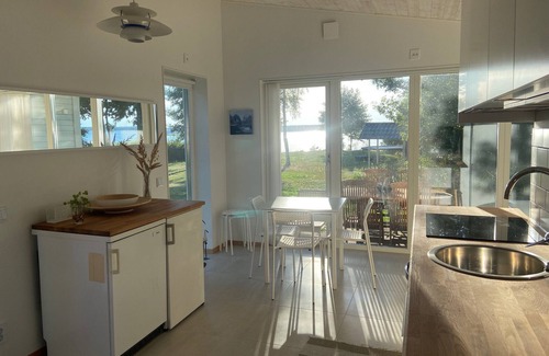 Varnamo Municipality House | Modern Holiday Home with Lake View by Vidöstern
