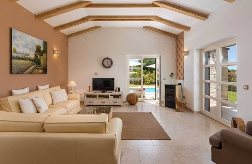 Lasici Villa | Modern holiday home with pool, fully air-conditioned
