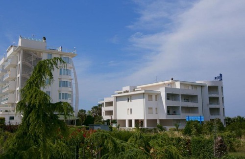 Marina di Vasto House | Modern Vasto Holiday Home with Private Terrace & Pool