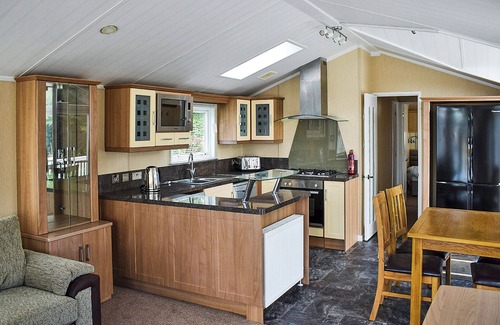 Arnold House | Modern Holiday Home with Family-Friendly Amenities