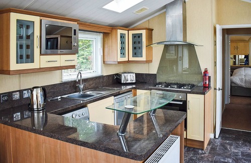 Arnold House | Modern Holiday Home with Family-Friendly Amenities