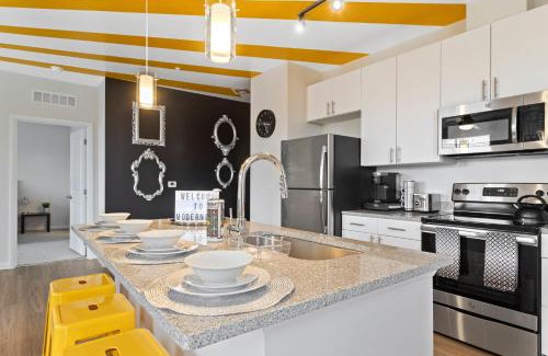 Downtown Baltimore Apartment | Inviting 2BR Home with Pool, Ocean View & Free Parking