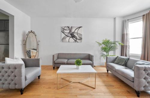 The Heights House | Modern 4BR Home - Just 20 Minutes from Times Square