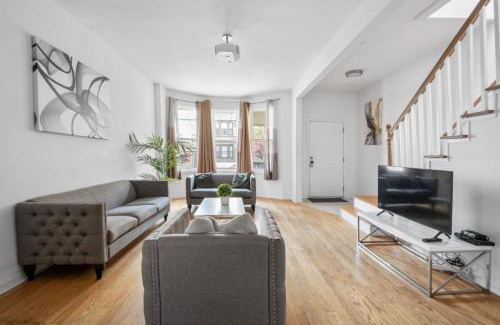 The Heights House | Modern 4BR Home - Just 20 Minutes from Times Square