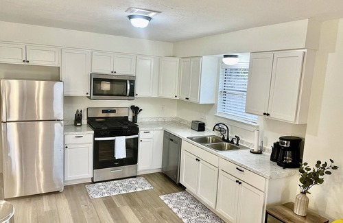 Wheeler Ridge House | Modern Home Near A&M: Ideal for Families and Travelers