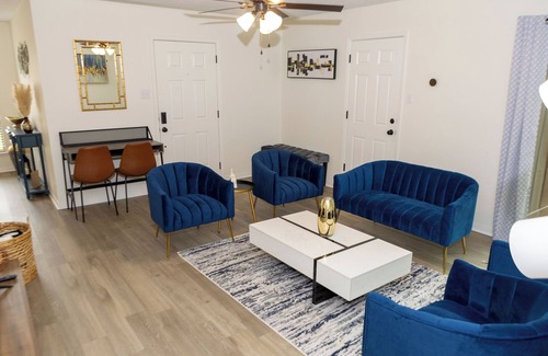 Wheeler Ridge House | Modern Home Near A&M: Ideal for Families and Travelers