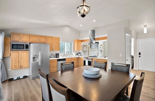Elk Plain House | Modern Home Near JBLM - Ideal for Families and Pets