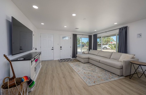 Bullhead City House | Explore a Modern Home Near the River - Pet and Child Friendly