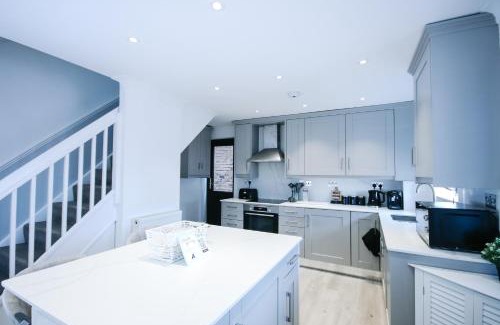 Cheshunt House | Willowdene Wonder - Ideal Stay for Corporates & Contractors