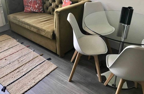Horsham Apartment | Modern Home from Home Apartment by 247 Lets Horsham