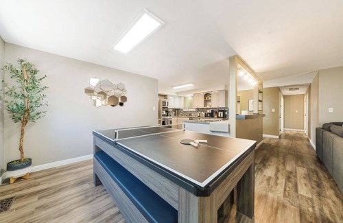 Mira Loma House | Modern Reno Retreat with Hot Tub & Pool Table, 10 mins to City