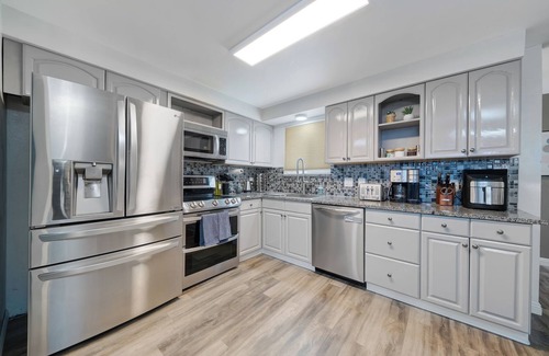 Mira Loma House | Modern Reno Retreat with Hot Tub & Pool Table, 10 mins to City