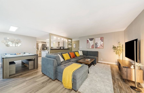 Mira Loma House | Modern Reno Retreat with Hot Tub & Pool Table, 10 mins to City