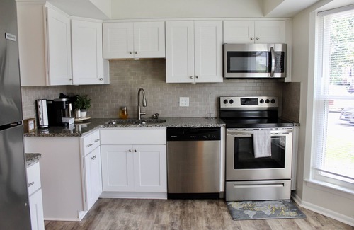 Norfolk - Virginia Beach House | Pet-Friendly Retreat in Vibrant Virginia Beach - Rated 10/10