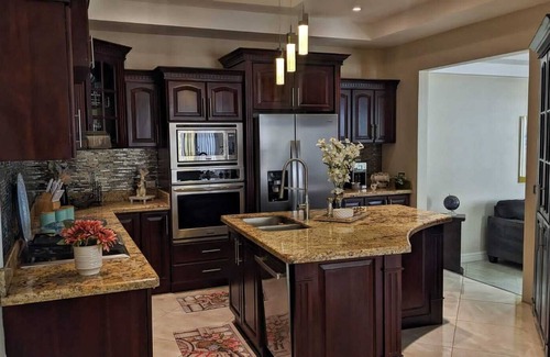 La Garita House | Convenient Home Near Airport with King & Queen Beds