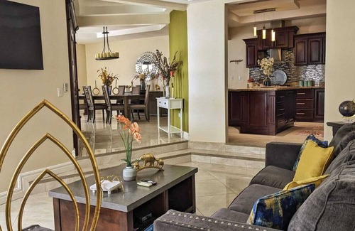 La Garita House | Convenient Home Near Airport with King & Queen Beds
