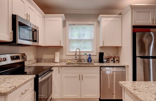 Thomasville House | Stylish Home with Kitchen Near Downtown Thomasville