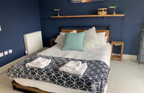 Bonnyrigg Apartment | Family-Friendly Modern Home Steps from Edinburgh City
