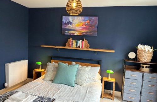 Bonnyrigg Apartment | Family-Friendly Modern Home Steps from Edinburgh City