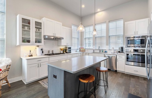 Riverside House | Modern Home, Private Balcony, Near Rainey & Lady Bird Lake | Haus of Z