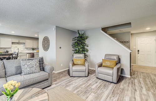 Noblesville House | Guest Rated 9.8: Modern Home with Spa & Hot Tub at Ruoff