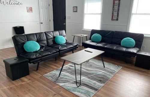 Granite Quarry House | Stylish Home Near Historic Downtown Salisbury with Kitchen