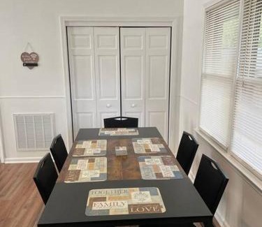 Granite Quarry House | Stylish Home Near Historic Downtown Salisbury with Kitchen