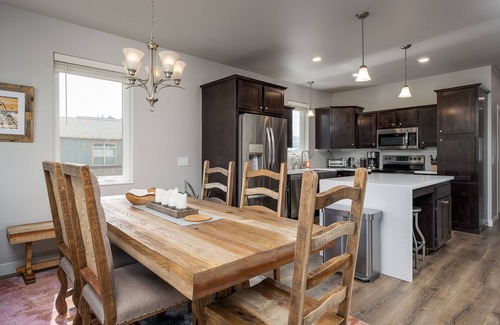 Tabernash House | Modern Retreat with Private Views, Hot Tub & Sauna