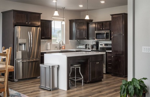 Tabernash House | Modern Retreat with Private Views, Hot Tub & Sauna