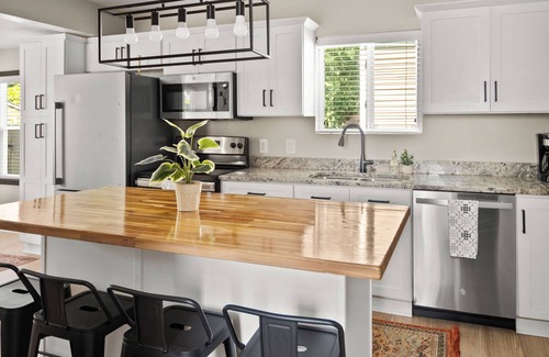 New Albany House | Modern Home with Hot Tub Near Downtown Louisville, 10/10 Rated