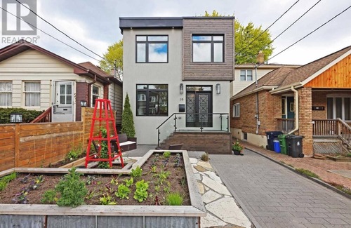 Woodbine - Lumsden House | Modern Home with Patio and Pool - Minutes to Beach & Downtown