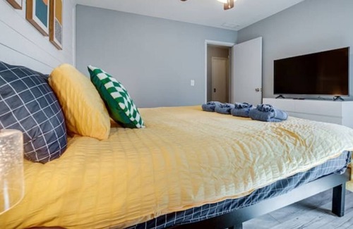 Hinesville Apartment | Family Fun Oasis with Vintage Arcade and Free Breakfast