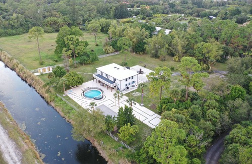 Greenacres House | Elegant Home with Pool and Expansive 5-Acre Lot