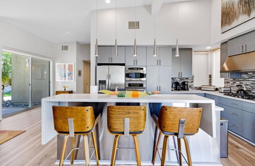Palm Springs Apartment | Artful Cosmo - Modern Retreat with Breathtaking Mountain Views