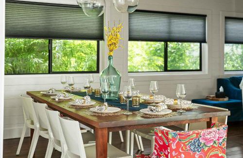 Chestnut House | Modern Home with Casita - Balcony & Mins to DT ATX