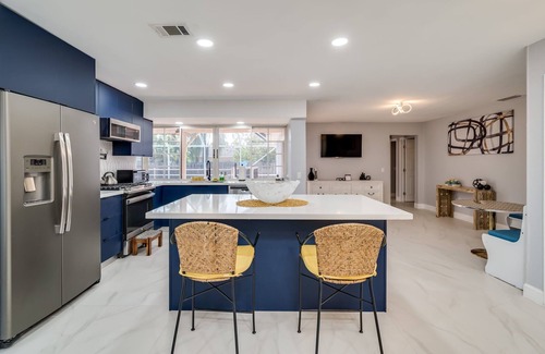 Sunrise House | Elegant Home with Pool Near Sawgrass Mills - Guest Rated 10/10